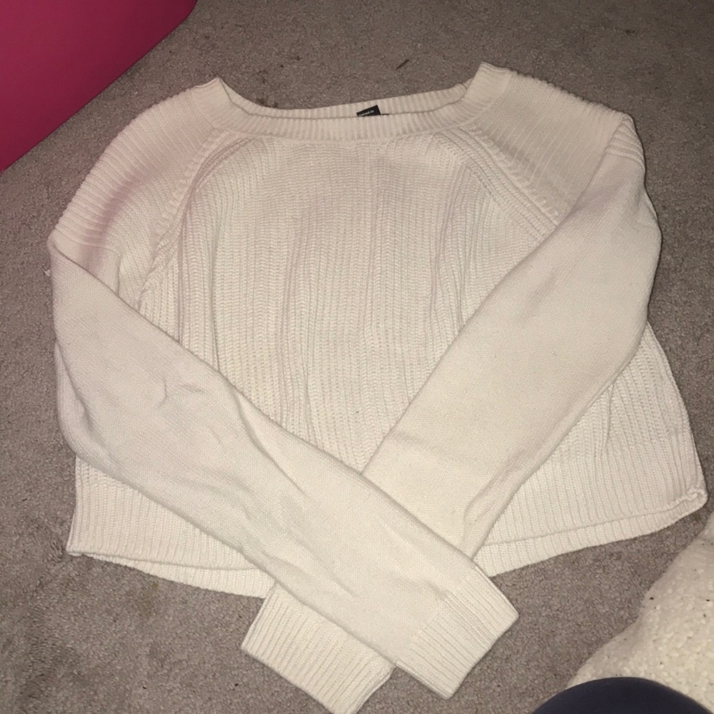 White long sleeved crop top